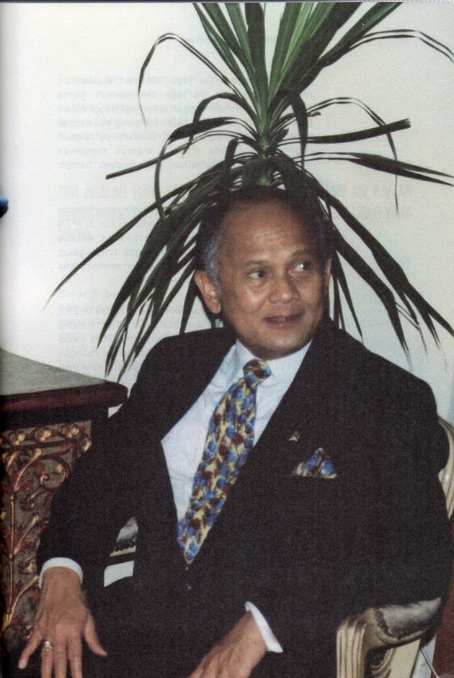B.J. Habibie di ruang kerja